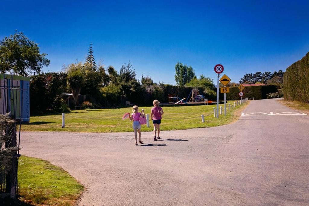 Leithfield Beach Holiday Park Exteriör bild